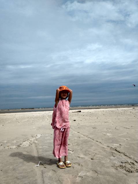 Bé nhà mình 6 tuổi, 18kg mặc rất dễ thương
Đồ mát nhưng dễ nhăn