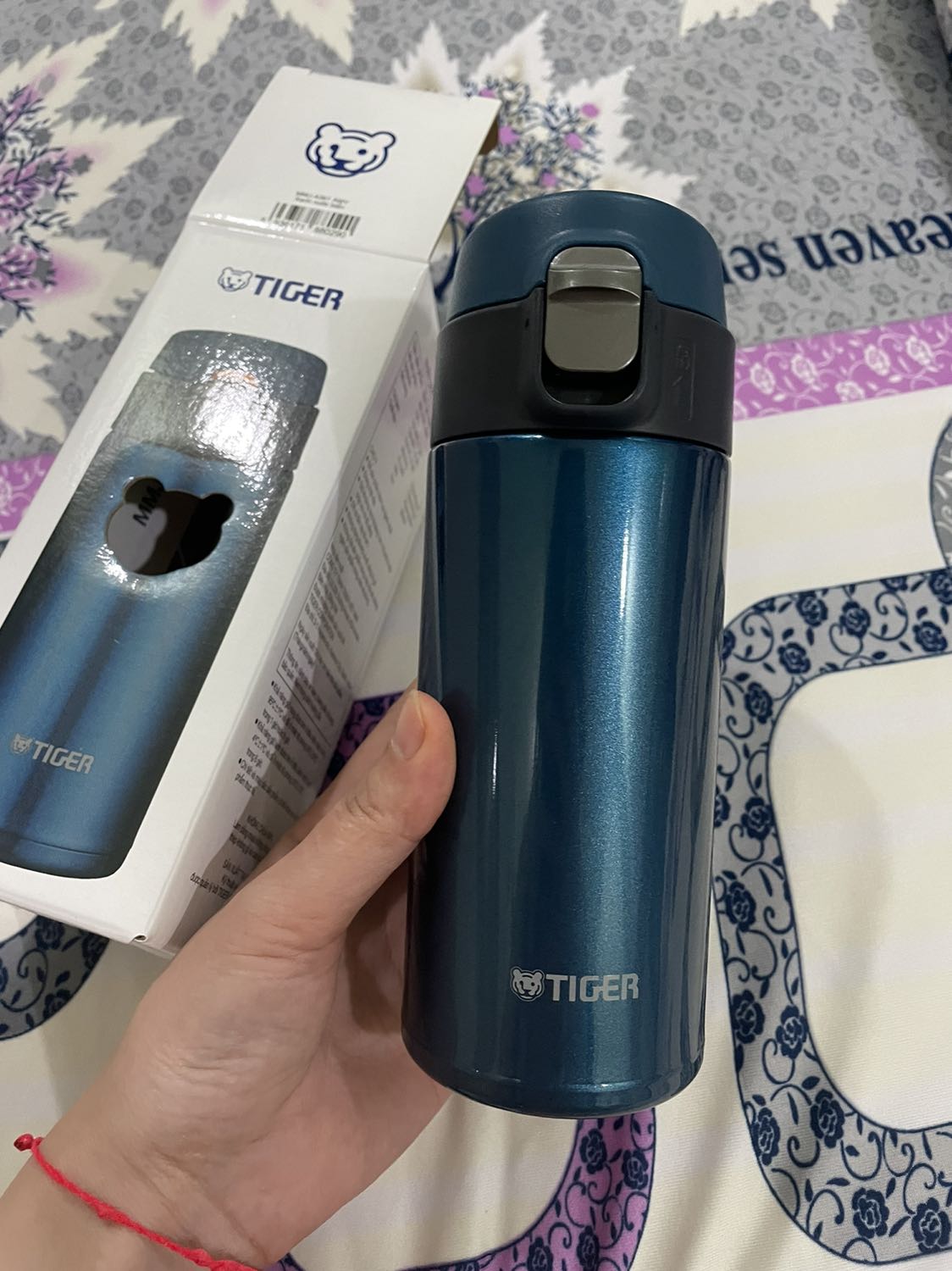 Nhận được hàng rồi, đẹp lắm, nhẹ nữa gia công tốt, giá tiền ổn😳☺️☺️☺️ đây sẽ là cái bình gắn bó của m