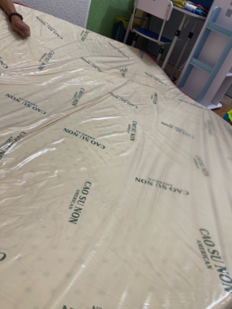 mình mua nệm gấp3 mà giao nệm phẳng ko gấp.hôm nay khui ra cho bé nằm mới biết.yêu cầu đổi lại đúng sp hoặc trả hàng hoàn tiền