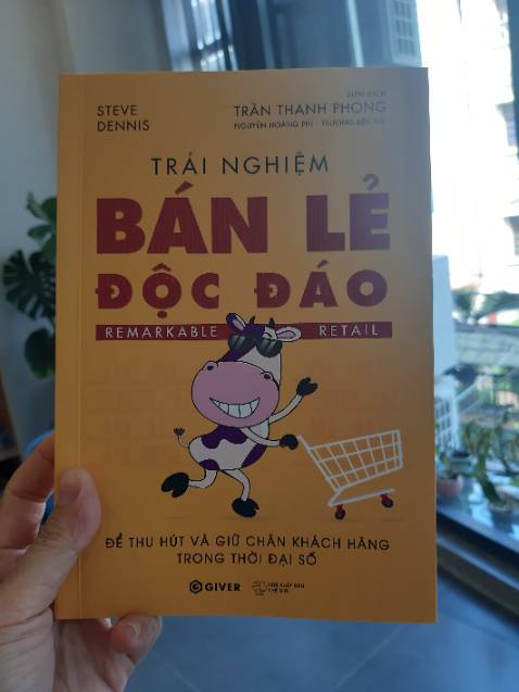 Mình rất thích sách của Giver nên cuốn này mới ra là hốt ẻm về luôn, một cuốn sách về chủ đề kinh doanh nhưng không khô khan mà lại khá dí dỏm và có nhiều bí kíp được chia sẻ vô cùng hữu ích cho bất kỳ ai đang làm chủ một cửa hàng dù lớn hay nhỏ.
Xin cảm ơn!!!