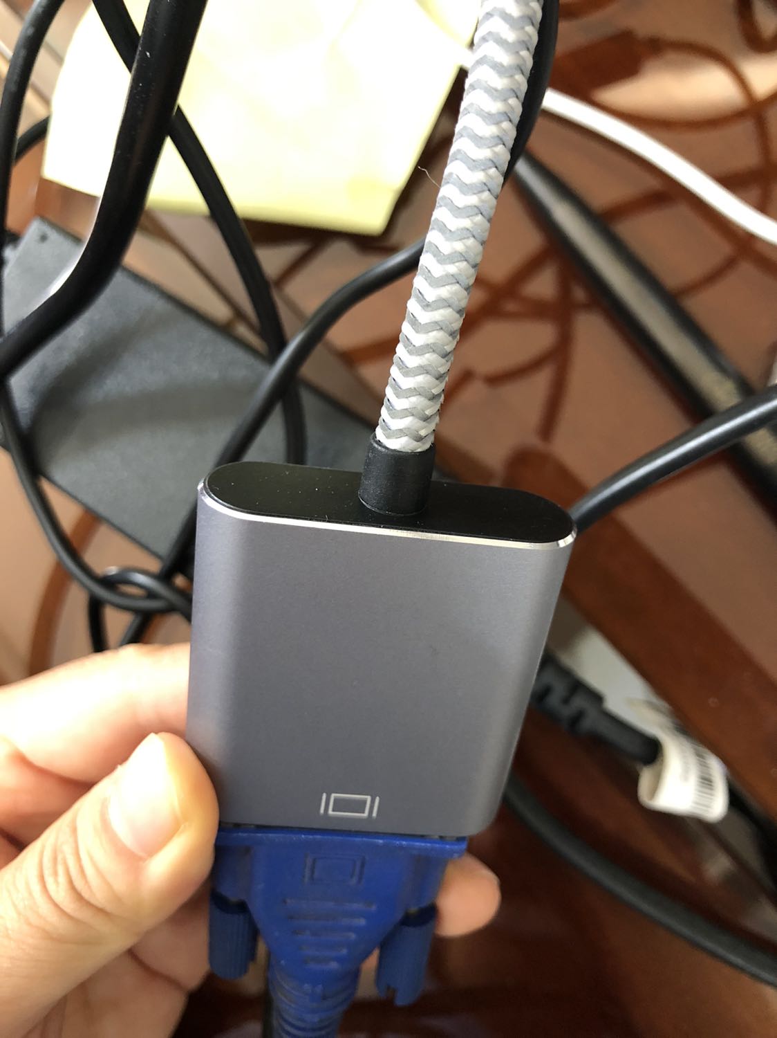 Dùng được gần tuần rồi, Sếp mình hài lòng, lên màn hình tốt, ngồi máy lạnh nên cũng ko bị nóng lắm đâu