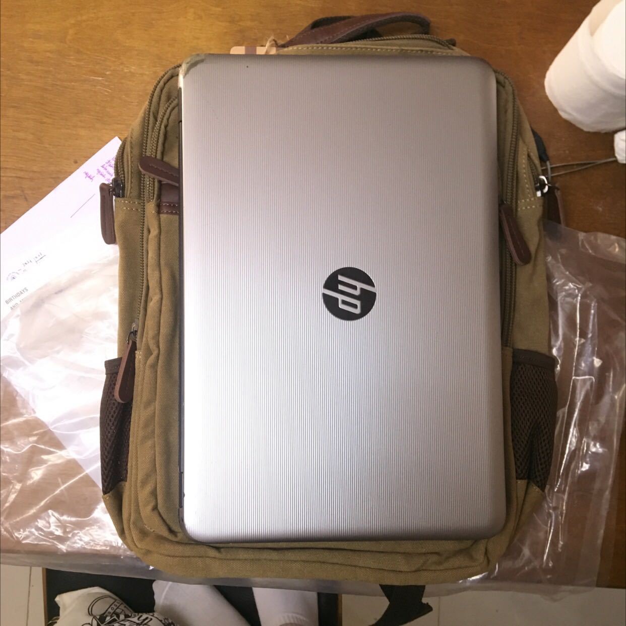 Hàng đúng như mô tả nha các bạn, ưng lắm. Laptop mình to để vừa nhé