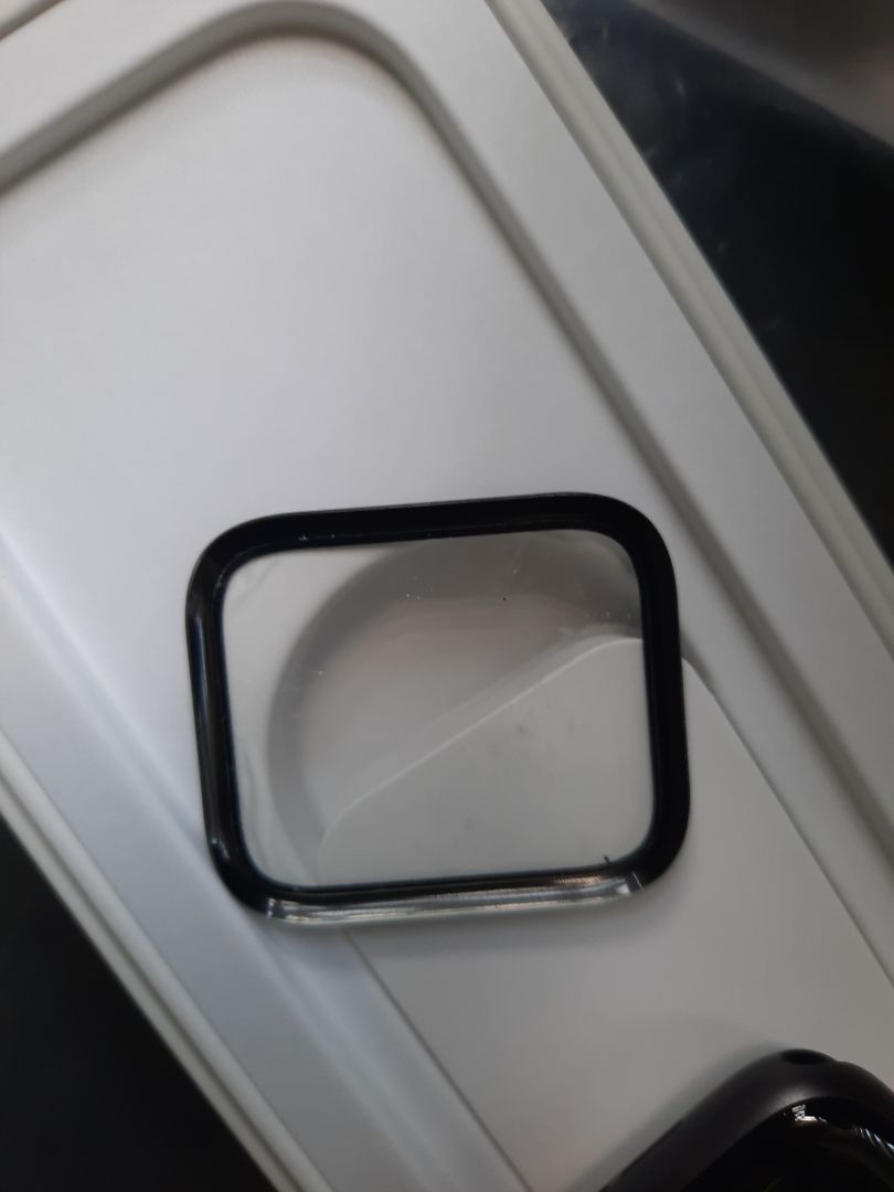 shop mở ra lột cái miếng dán ra nó bẩn thế này rồi sao dán.mới mở ra, lột cái băng keo ra thấy bẫn như đồ cũ vậy rồi sao dán. Không lẽ mất toi 300k hả trời, thất vọng thật sự.