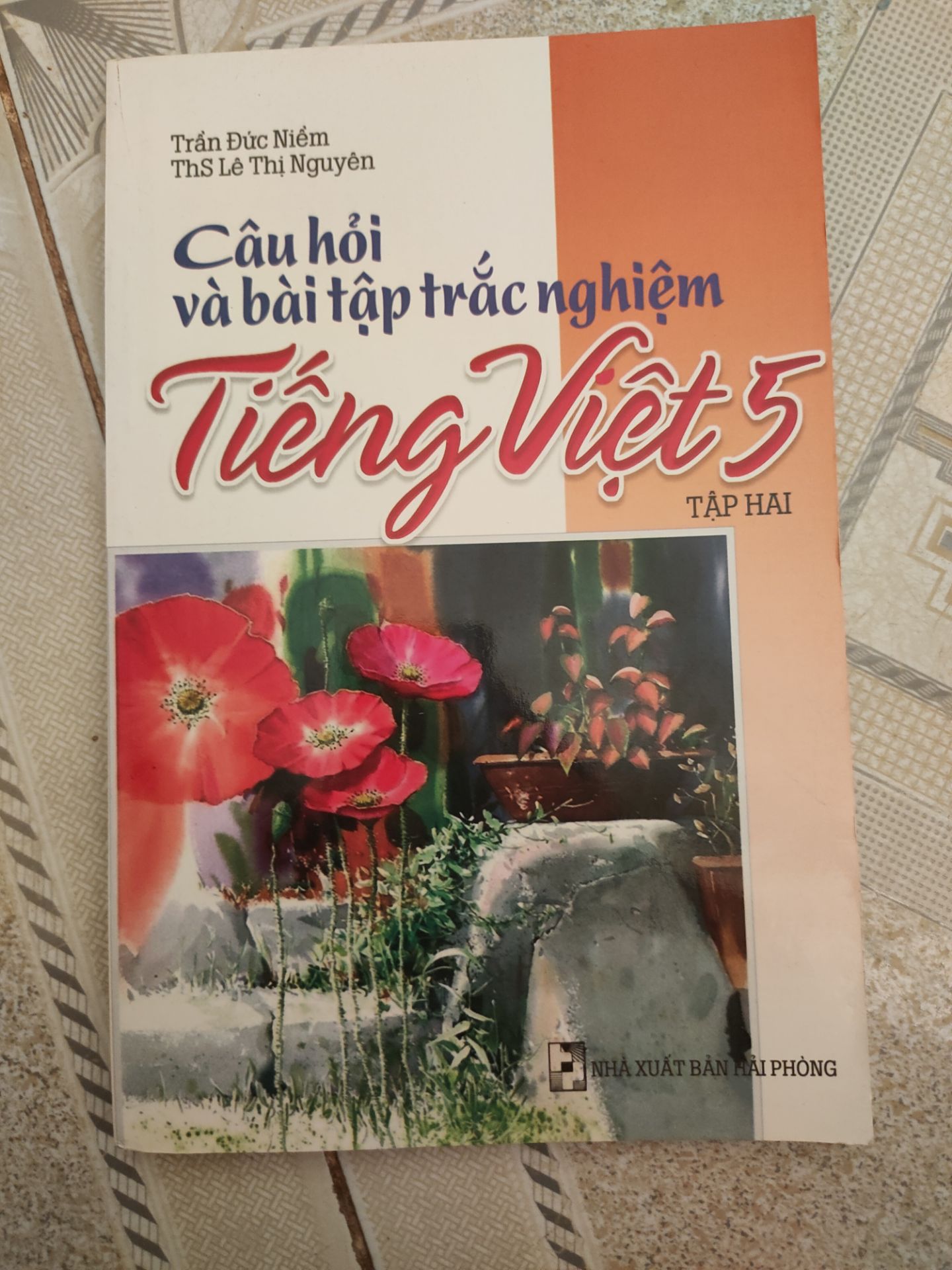 đã nhận sách, shop đóng gói ổn, giao hàng nhanh, dù chỉ một cuốn sách nhưng khi giao vẫn có hộp đựng