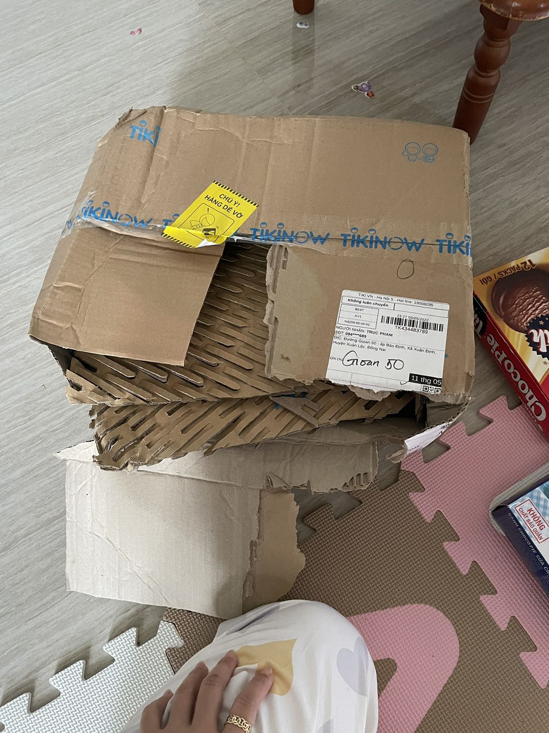 Chất lượng sản phẩm không có vấn đề, nhưng không cho rating riêng nhà vận chuyển nên thôi đành review 1* cho BEST-INC
Tiki đóng gói cẩn thận thế kia mà ông vận chuyển giao tới hộp thì te tua, móp, rác tè le
Đã thế còn không gọi giao hàng cho khách, gom đơn nhiều ngày để lý do Không liên hệ được với chủ nhà