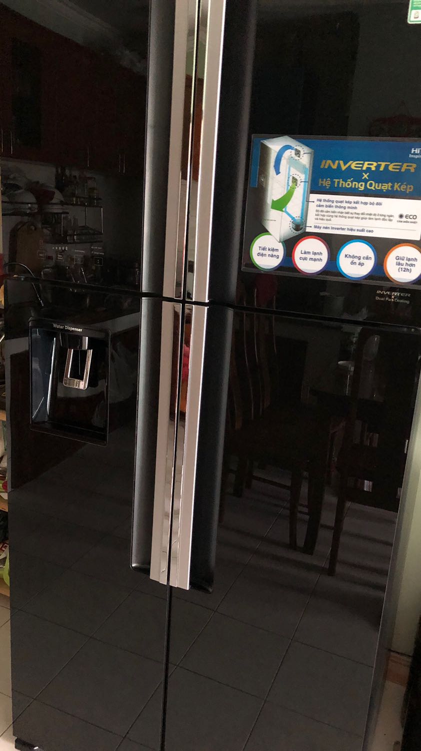 Tủ vận hành êm,làm lạnh nhanh,giao hàng nhanh,đặt chiếc tủ lạnh trong nhà làm sang hẳn cả cái phòng