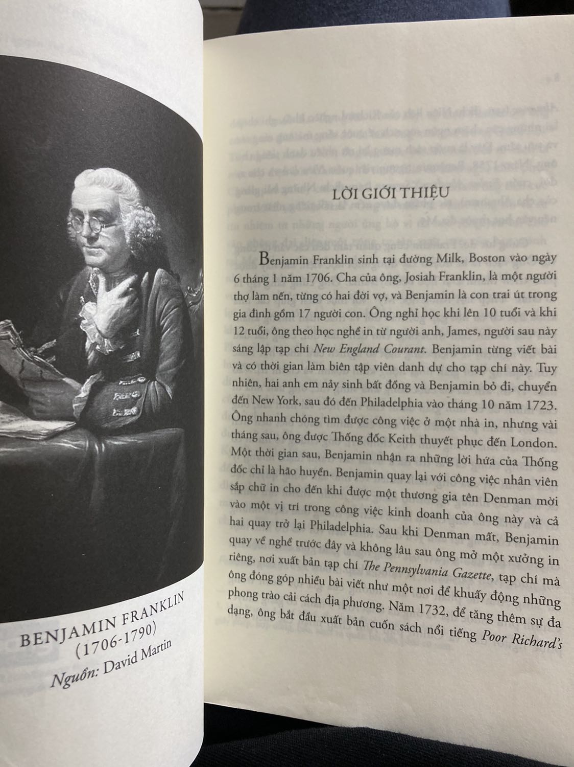 Benjamin Franklin thì bạn ko nên bỏ qua, ông là một trong những người được ngưỡng mộ và nhắc đến khá nhiều trên thế giới.
Sách được bọc kỹ và mới. Giấy như SGK :))

Mạch tư duy: Từ nguồn cội đến lúc ông trưởng thành và trải qua những biến cố cũng như bài học trong cuộc đời.

Điểm tiêu biểu: Cách ông tự quán chiếu cuộc đời mình và đi theo những nguyên tắc do ông tự đề ra (được học khi đọc sách nữa).

Nhận xét cá nhân: Cách ông áp dụng khá giống với trong các đạo nhắc đến sự quán chiếu bản thân. Với những đóng góp to lớn cho nhân loại bằng cách luôn nghĩ cách giúp tốt hơn cho con người, mình nghĩ ai cũng làm được nhưng chỉ khi có sự không vị kỷ trong con người mình.

Love.!