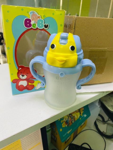 Chất liệu bình silicon mềm và rất đẹp,Shop phục vụ tốt,giao hàng siêu nhanh