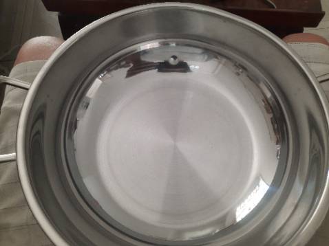 Sản phẩm bị móp mà vẫn giao cho khách hàng, ko biết shop có kiểm tra trước khi giao cho khách ko, ko hài lòng chút nào