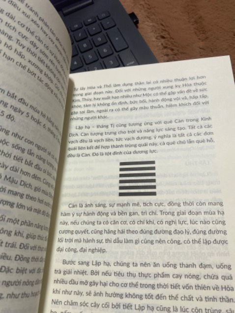 Oke sách mới, bìa đẹp, giấy cứng cáp. Nội dung chưa đọc nên sẽ review sau nha