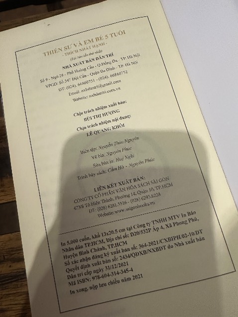 Mua sách năm 2022 nhưng giờ mình mới có dịp đọc tới. Sách in bị lỗi mấy trang cuối như hình, làm cho trải nghiệm của mình ko tốt nhưng tổng thể nội dung sách rất hay & có thể áp dụng vào đời sống tu tập hàng ngày. Mong là NSX chú ý cẩn thận hơn cho lần xuất bản sau.