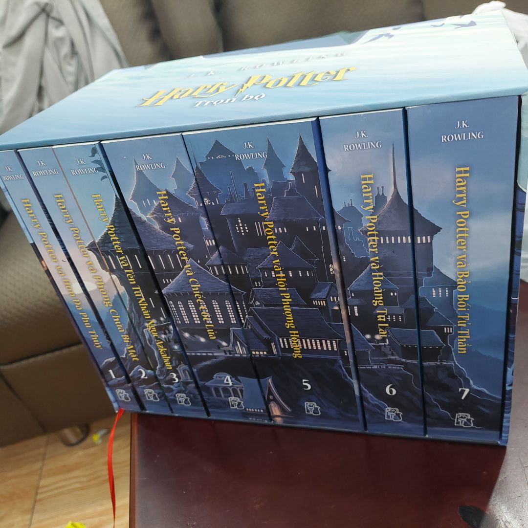 nội dung sách thì ko bàn, chỉ mong là đúng sách chính hãng. mình chỉ thấy tiếc là ko ghi chú gói hàng vừa đủ kỹ để hạn chế rác nhựa thải ra môi trường, cũng là tiết kiệm chi phí cho bên bán