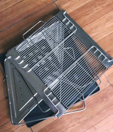 Bếp lắp ráp cực dễ, vệ sinh dễ, nướng 6 7 người ăn thoải mái, hỏi shop tư vấn cái bếp nướng nhiều người cái thì được đề xuất cái này, sém tí mua cái nhỏ hơn. tks shop