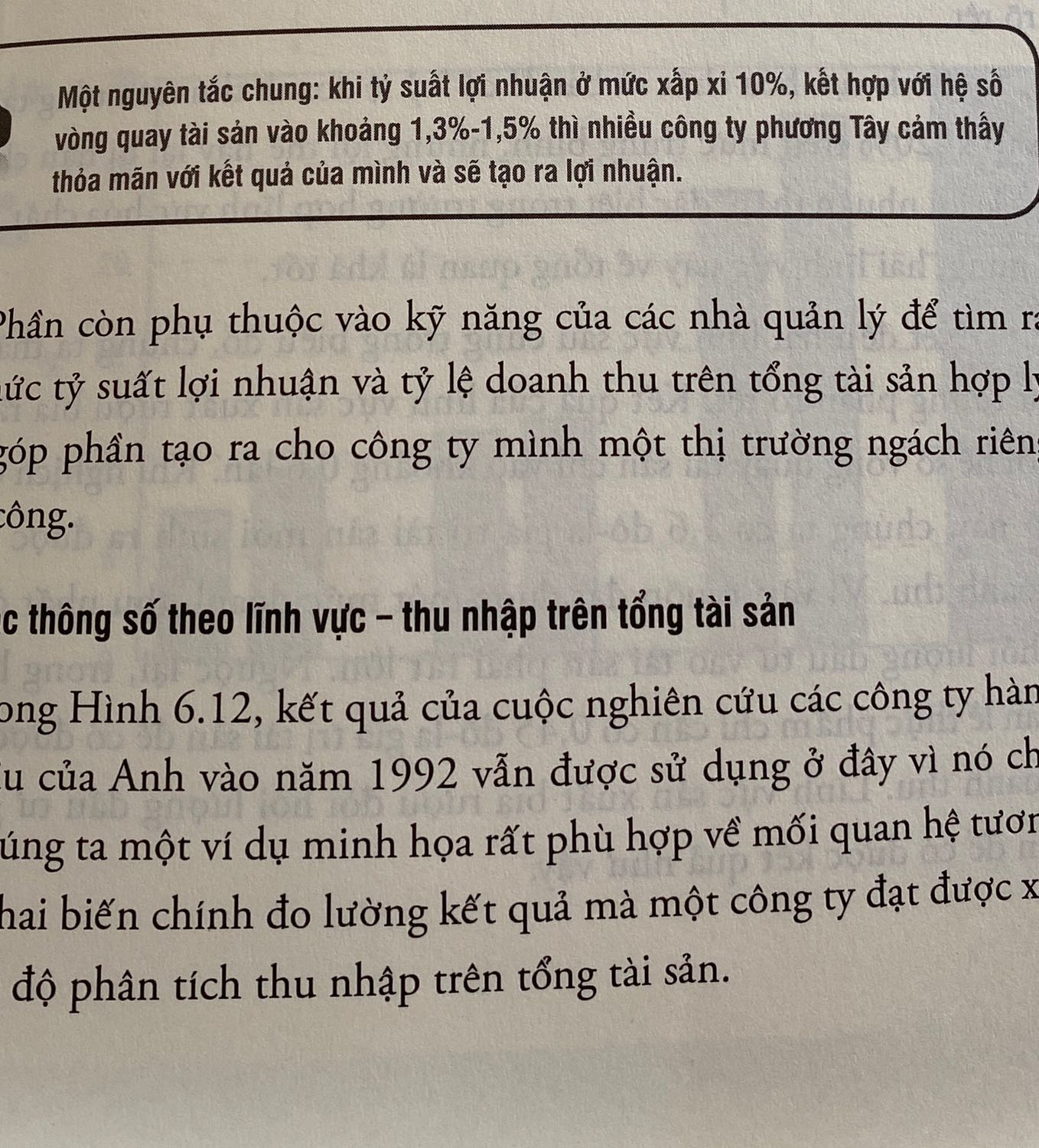 Sách đọc dễ hiểu. Mình mới đọc đến chương 6 và đã có một số sai sót trong sách như:
+ thiếu hình 2.8
+ hình 6.8 và 6.9: sales/total asset ratio mà sách dịch là chỉ số tổng tài sản/tài sản (phải là chỉ số doanh thu/ tổng tài sản)
+ trang 91, phần nguyên tắc chung: đơn vị của hệ số vòng quay tài sản là “lần” nhưng dịch lại thêm % (1.3% và 1.5%)
Đọc sách có lỗi như này mình thấy hơi buồn :(