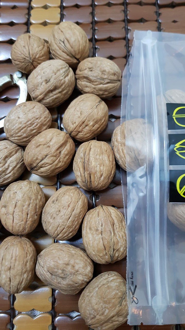 Chất lượng sản phẩm Ok, nhân trắng, giòn, Giao hàng nhanh. Đóng gói sản phẩm chắc chắn cẩn thận. Rất đáng tiền. Shop có tặng thêm 1 kẹp tách vỏ óc *** và hướng dẫn sử dụng chi tiết, thanks