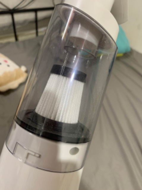 Lần đầu đặt lòng tin mua hàng trên Tiki, đợt 2-2 lướt qua thấy quảng cáo nên click vào xem thử, thấy sản phẩm cũng mới tuy nhiên giá thành hợp lý,
Quan trọng là được bảo hành 12 tháng nên mới quyết định đặt về thử, qua sử dụng thì thấy tương đối ổn, máy chạy êm hút khỏe, có kèm khá nhiều đầu hút thay thế, hút được cả bụiấy ở ga giường.
Ngoại quan nhỏ gọn, dễ sử dụng, shop có gửi kèm giấy hướng dẫn sử dụng chi tiết, đặc biệt là quá trình sạc pin. Khi sạc đầy pin thì hút được tầm 25-30'. mỏi tay luôn :)) )
Dây sạc cắm với cục sạc đt khoảng 3 tiếng là đầy pin, còn nếu cắm vào ổ usb thì khá laauu ấy. Trước mắt cứ cho shop 5*, sẽ sử dụng và góp ý thêm