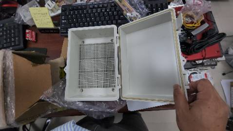 Hộp chống nước Lioa rất tốt, chịu nắng mưa tốt. Giao hàng nhanh, đúng mẫu.