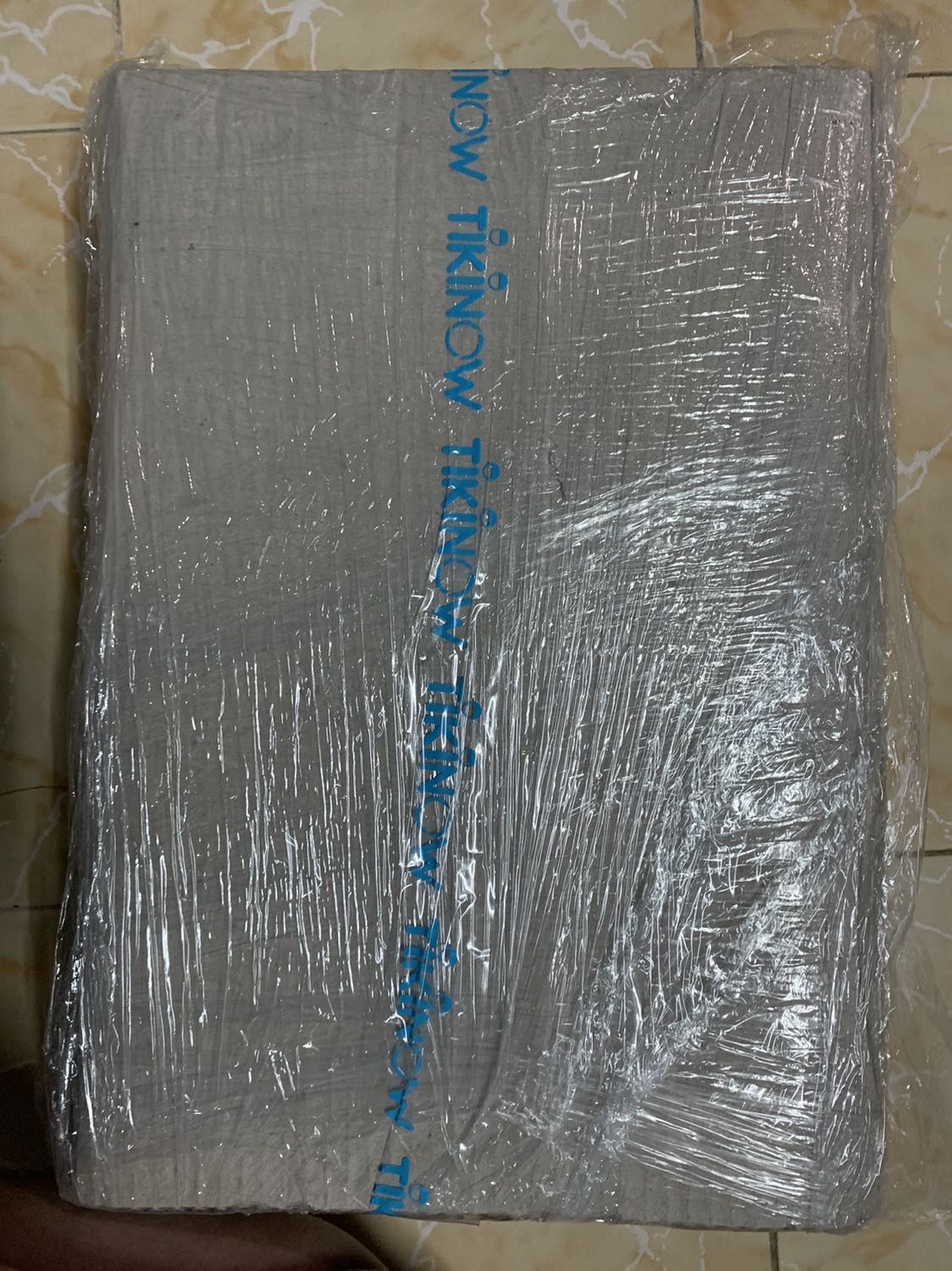 Giao hàng có vẻ mau, đúng dự kiến như trong lịch hiển thị. Chảo cầm thì chắc chắn, đầm tay lắm. Mới mở hộp thấy đúng như hình là ok. Chất lượng thì nấu một thời gian mới biết mà đánh giá. Tóm lại là đánh giá tốt cho khâu giao hàng và ngoại hình sản phẩm