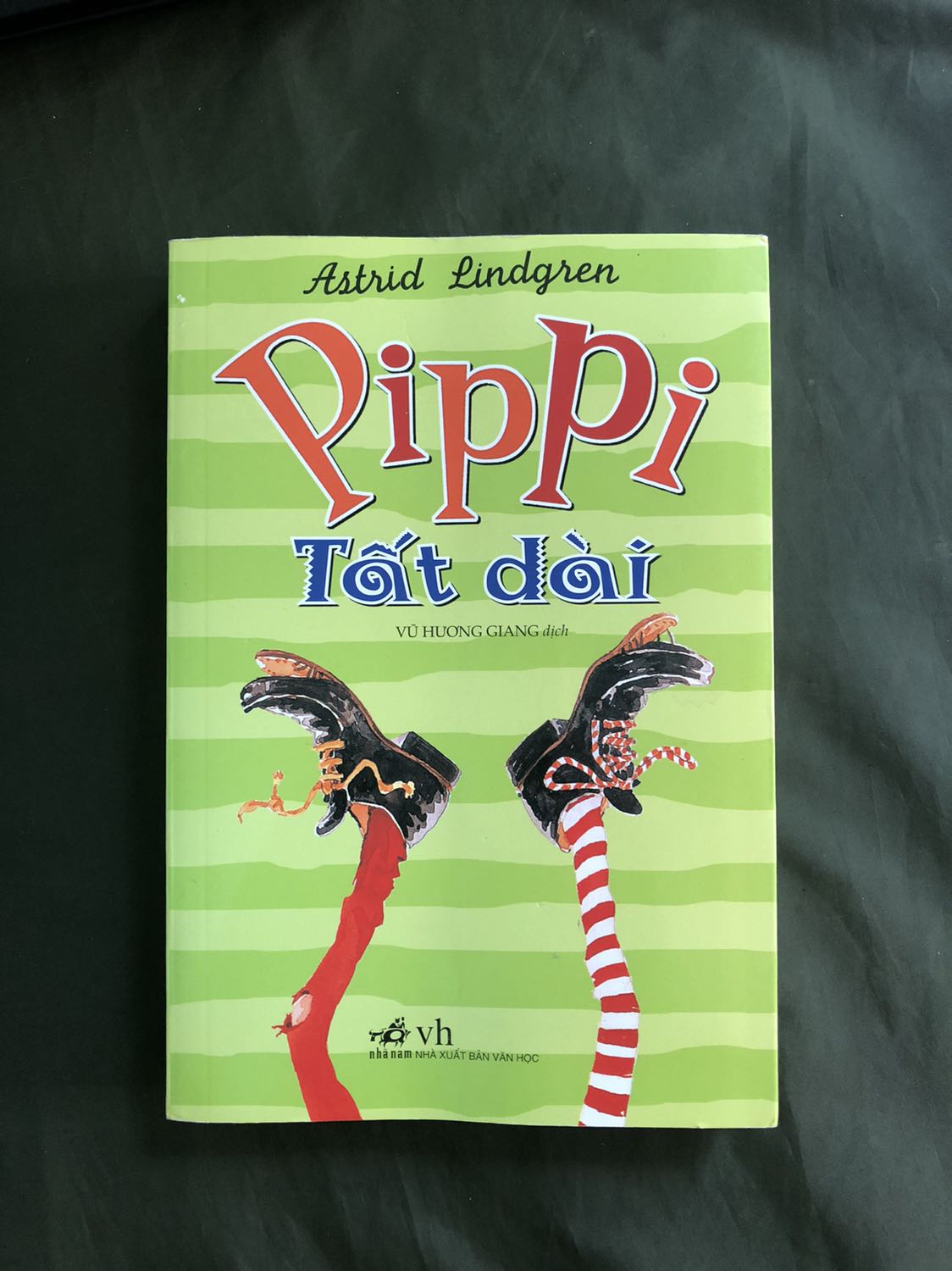 Giao hàng khá nhanh mặc dù đang trong thời gian dịch bệnh. Nội dung sách thú vị lắm. Mình cảm giác như đang được trở về tuổi thơ và cùng làm bạn với Pipi vậy. Pipi là một người bạn mà bất cứ ai cũng muốn có luôn. Đọc không chỉ để thư giãn mà còn rút ra được một số điều hay ho từ cuốn sách này nữa đó.