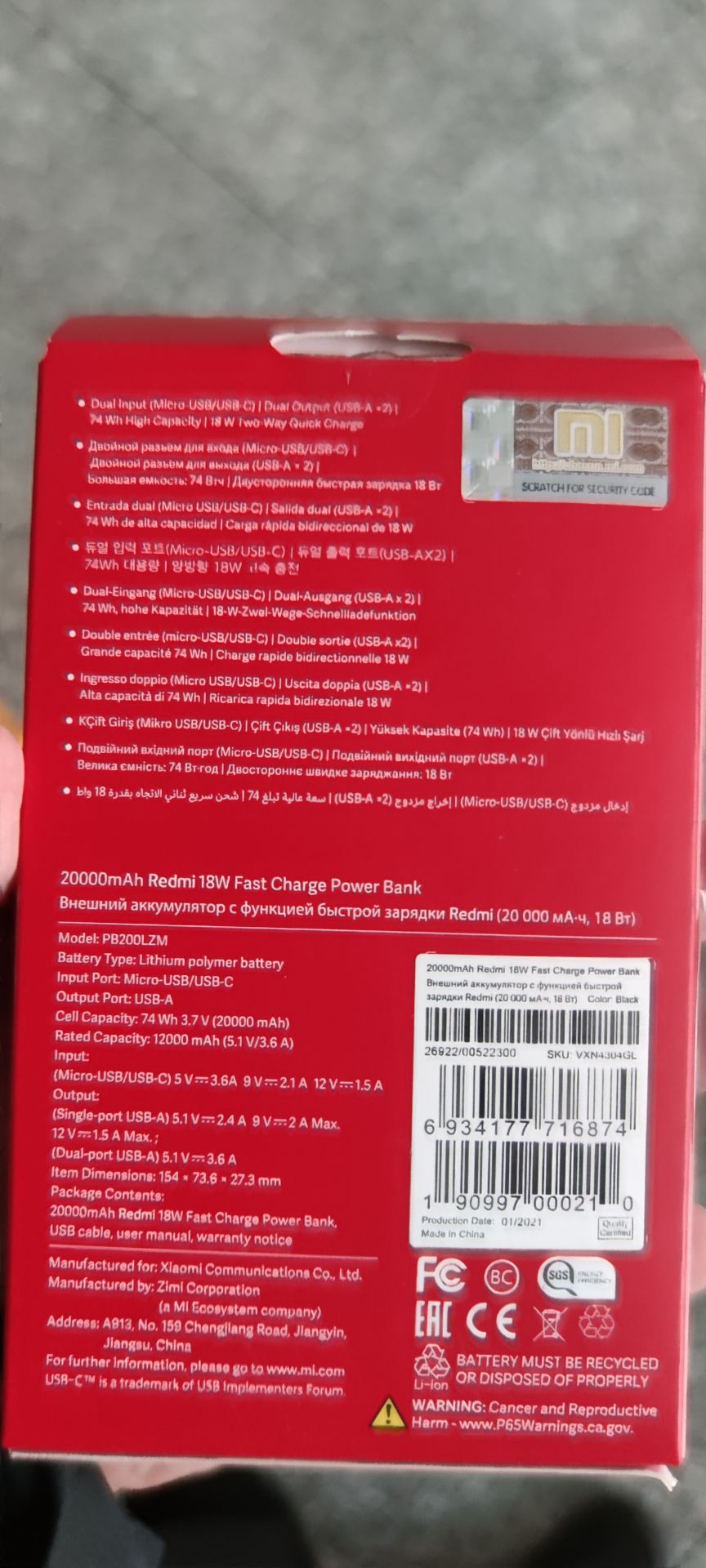 giao hàng siêu nhanh. Đặt tối chủ nhật mà sáng thứ 2 đã có hàng. Đóng gói cẩn thận. còn nguyên tem.  cắm sạc vào điện lên 1 nấc. 
Điểm cộng: 
+ Vỏ sạc rắn chắc, không bám vân tay.
+ Dung lượng trên sạc 20000mAh. (chờ sử dụng xem dung lượng thực tế).
+ Hỗ trợ sạc nhanh 18W. Đã ***.

Điểm trừ:
+ Thiết kế hơi xấu.
+ Siêu nặng.
Chờ sử dụng sẽ đánh giá thêm.