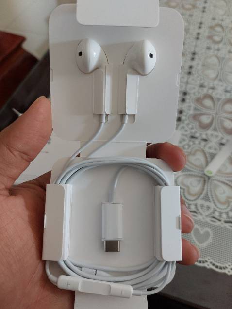 Thực tế như hình, cắm vào lap hình như nghe ổn hơn câm vào con SS A52 5G của mình.