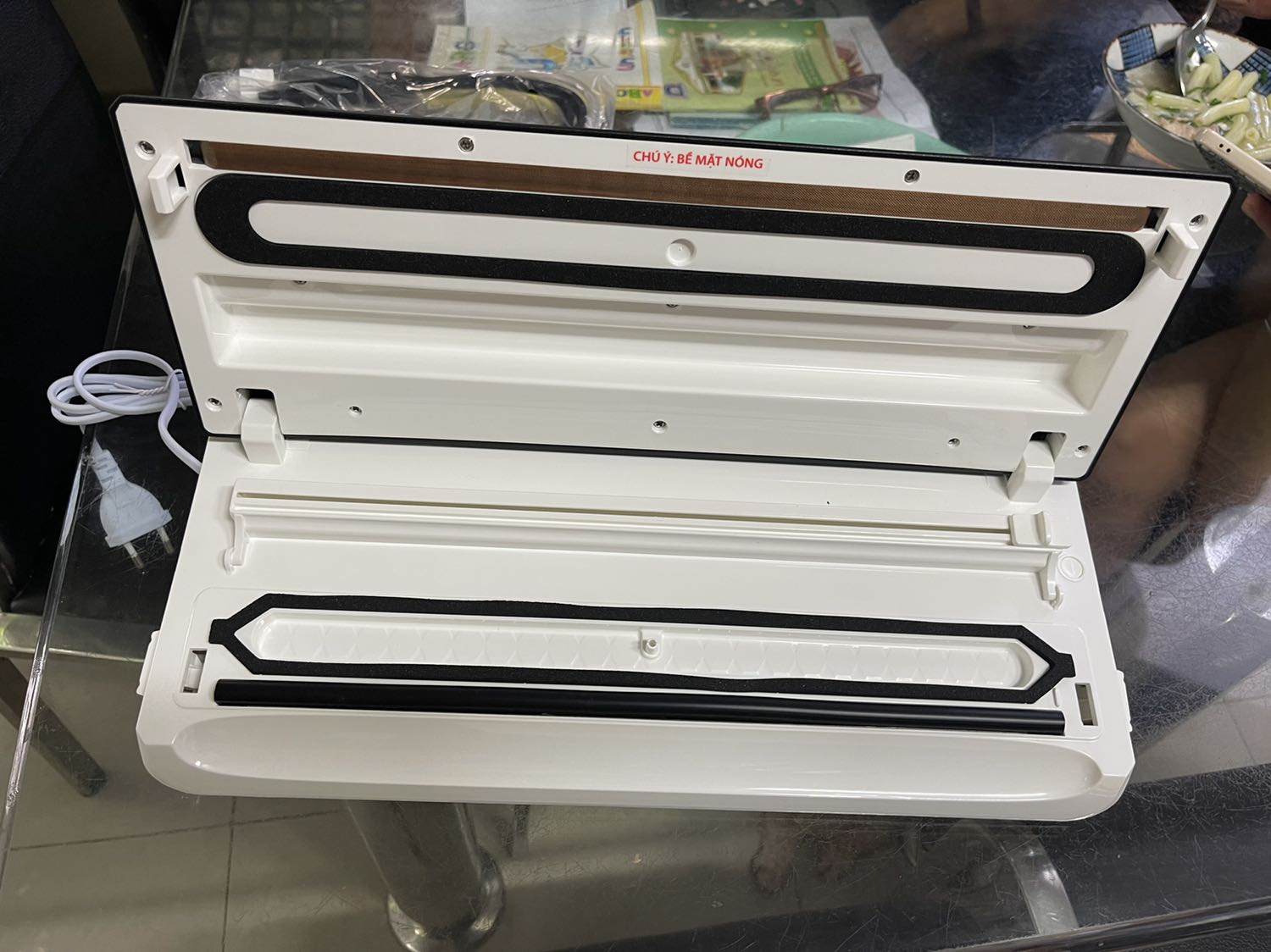 Sản phẩm tốt. Bảo hành 2 năm active dễ.
Khoá 2 bên hông cứng và có vẻ mỏng manh, xài lâu ko biết thế nào