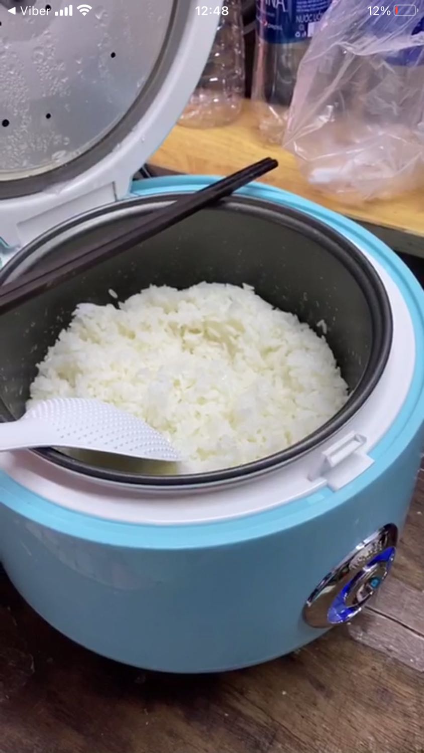 Nồi rất đẹp. Đã nấu thử. Rất ok. Dịch vụ giao hàng nhanh. Mình có lỡ đơn này 1 lần, nhờ có dịch vụ chăm sóc khách hàng của tiki hỗ trợ mà đơn hàng này giao lại rất nhanh chóng. Cảm ơn tiki.