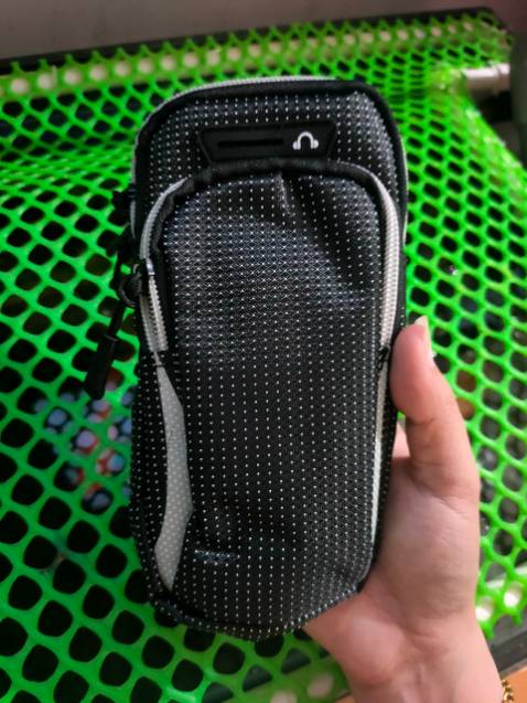 Túi đẹp, đeo lên tay thoải mái, vận động mạnh củng không bị rơi, sang chảnh, tuyệt vời. Đáng đồng tiền