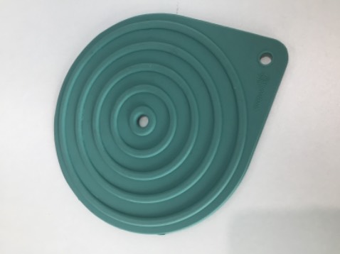 Chất liệu silicon an toàn, ko bị mốc, mủn như các loại đế lót bằng gỗ, dày dặn hơn các Shop bán miếng lót nồi silicon mỏng tanh mà mk đã từng mua
Dễ vệ sinh cực kỳ
Chỉ cần lau qua cũng được luôn