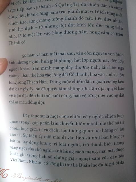 nội dung chủ yếu là những bức thư của các liệt sĩ gửi về gia đình, mình đã nghĩ là sẽ nhiều lắm nhưng mà cuốn mỏng và đọc qua rất nhanh