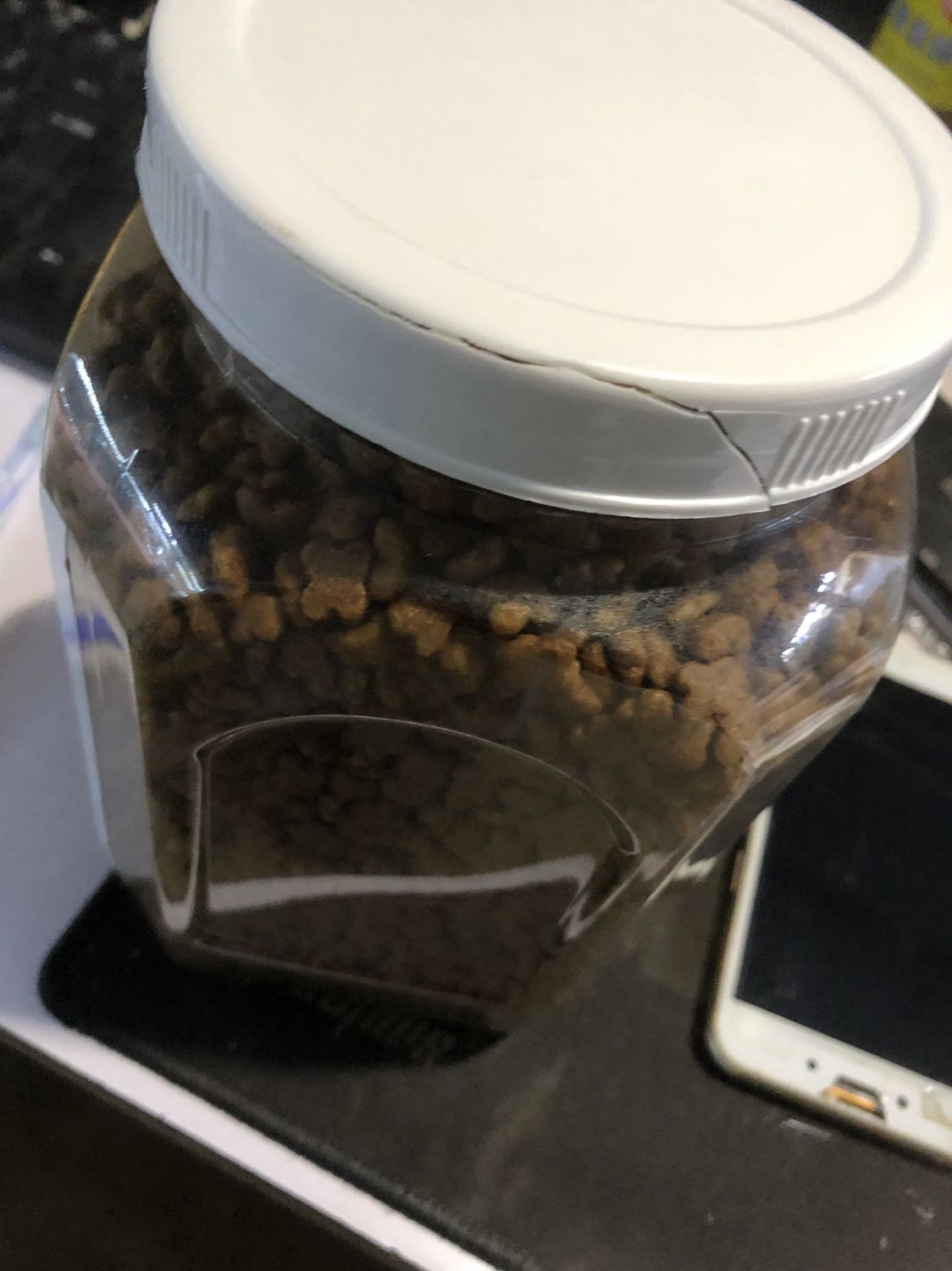 Chưa cho bé ăn nên k biết thế nào. Shop đóng gói chưa cẩn thận lắm lúc mình nhận được hàng nắp hộp vỡ, lớp giấy bạc bên trong bị thủng