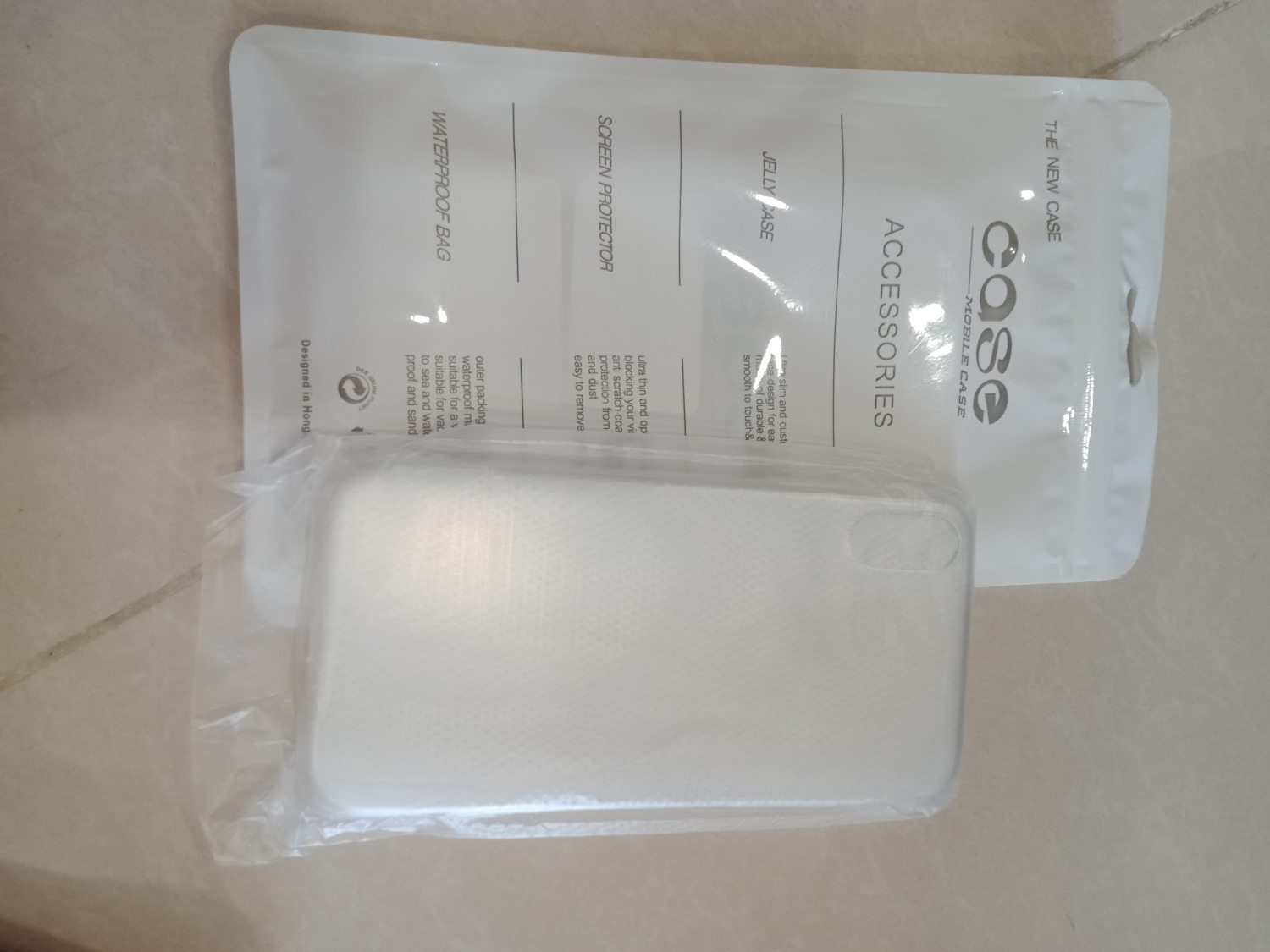 Từng sử dụng cả hành chính hãng và loại  này. Giá rẻ phù hợp nhu cầu đổi màu ốp theo tâm trạng vẫn sẽ bảo vệ tốt máy. Tuy nhiên so với hàng chính hãng, loại  này có vẻ nặng hơn một chút và cầm Ko được chắc tay. vì có lẽ do kính cường lực Từng sử dụng cả hành chính hãng và loại  này. Giá rẻ phù hợp nhu cầu đổi màu ốp theo tâm trạng vẫn sẽ bảo vệ tốt máy. Tuy nhiên so với hàng chính hãng, loại  này có vẻ nặng hơn một chút và cầm Ko được chắc tay. vì có lẽ do kính cường lực