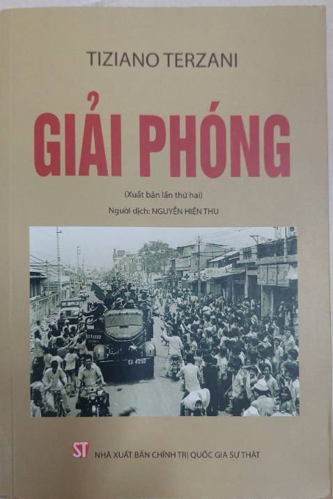 Nhà báo người Italia có cơ hội theo dõi các sự kiện ở miền nam Việt Nam trong 4 năm. Tác phẩm này chắt lọc từ những ghi chép của ông trong quãng thời gian 3 ngày trước và 3 tháng sau sự kiện 30 tháng 4.
Dù chưa thể đi sâu vào các vấn đề chính trị xã hội , thân phận con người ở cả hai phía nhưng tác giả đã phác họa một cách trung thực những sự kiện ông được  chứng kiến, sự trân quý và tình cảm của ông dành cho Việt Nam. Một tư liệu khảo cứu khách quan về những ngày tháng biến động của dân tộc.