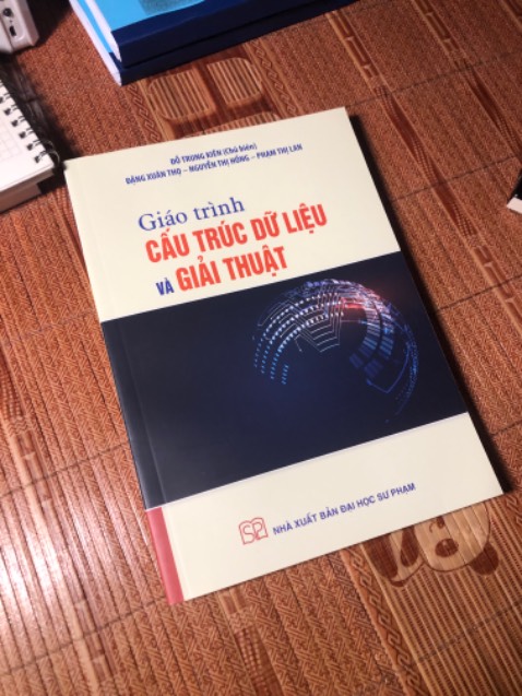 Giáo trình này rất căn bản, rất dễ hiểu. Thực sự hữu ích giúp mình rèn tư duy logic rất tốt., đọc quyển này cảm giác không khô khan vất vả như học môn toán, mà lại rèn được khả năng tư duy logic, và đặc biệt giúp mình hiểu biết hơn về máy tính công nghệ, kiến thức k thể thiếu trong thời đại này.