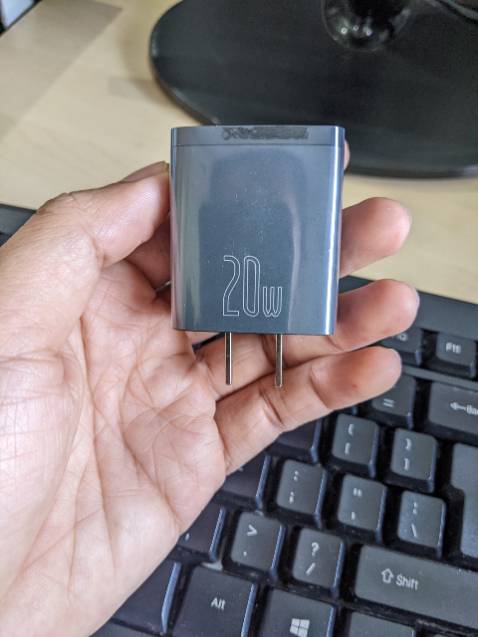 Củ sạc chính hãng, còn nguyên seal, sạc nhanh QC, có hỗ trợ Power Delivery, sạc rất ok luôn, sạc nhanh cho cả iphone và android, ngon hơn mấy cục chính hãng kèm theo máy nhiều, khuyên mọi người nên mua, mình mua giá 225, giảm 5k còn 220, ship tikinow giao nhanh 2h 25k nửa là tổng cộng 245k