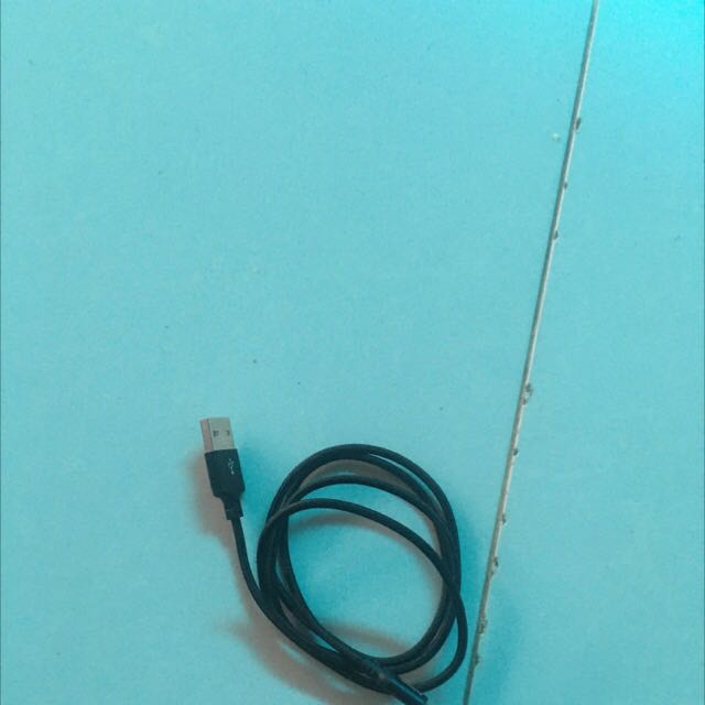 Dây sạc ổn. Tuy giao hàng trong mùa dịch nên ship hơi lâu nhưng bao bì gọn gàng ko bị móp méo