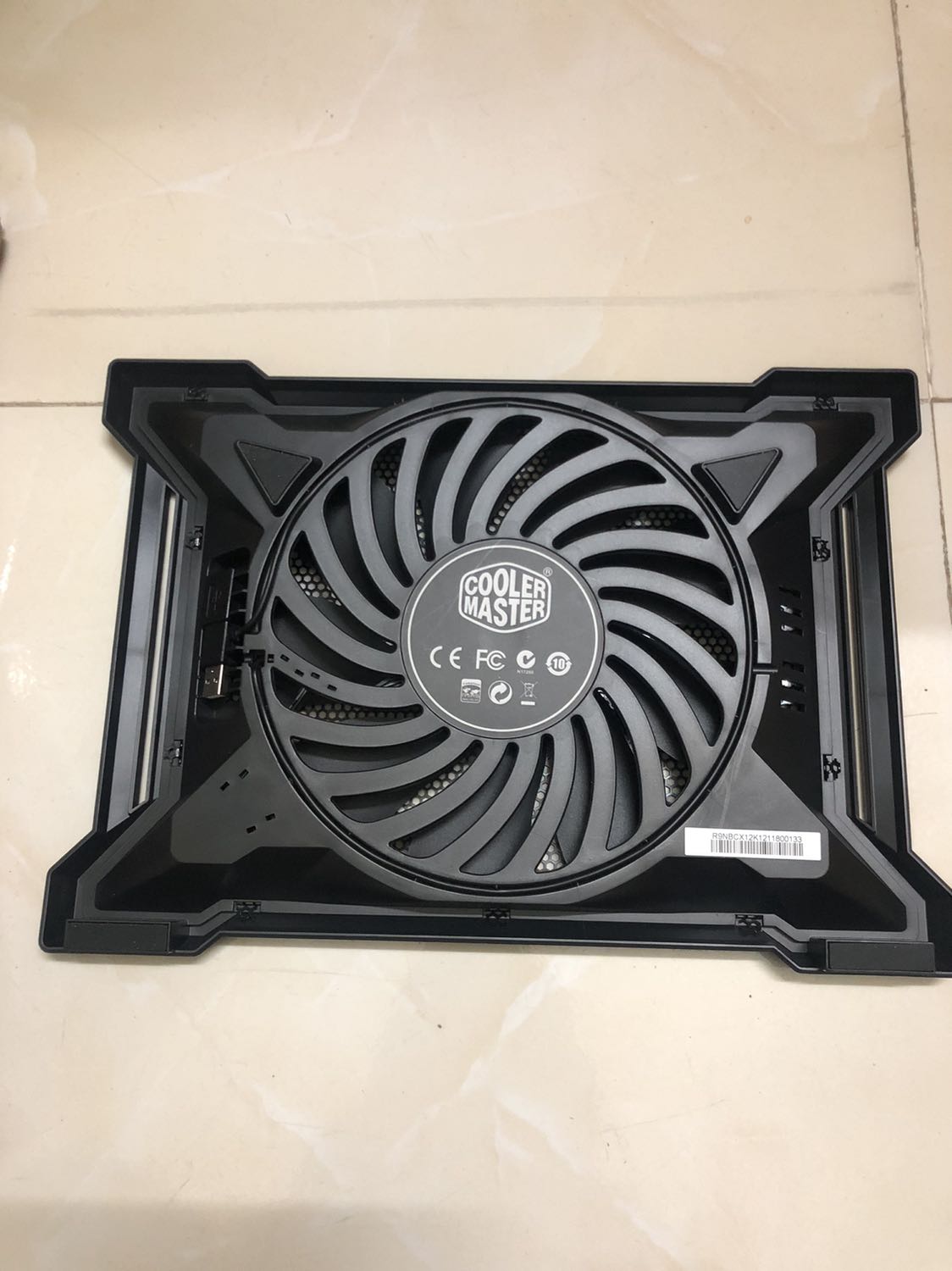 Đóng gói chắc chắn, sản phẩm đúng mô tả. Tuy nhiên hơi nhỏ so với lap của mình (15.6 inch)