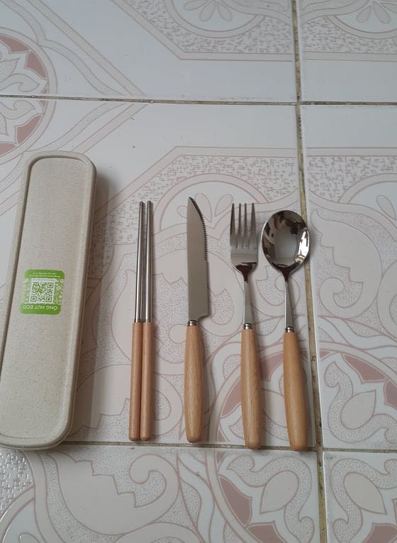Sản phẩm giao khôg giống với màu sắc thực tế mà tôi muốn mua. Thật sự thất vọng về cách bán hàng. Với cũng mẫu sản phẩm như vậy, giá của món hàng là quá đắt so với quảng cáo trên Tiki Sản phẩm giao khôg giống với màu sắc thực tế mà tôi muốn mua. Thật sự thất vọng về cách bán hàng. Với cũng mẫu sản phẩm như vậy, giá của món hàng là quá đắt so với quảng cáo trên Tiki