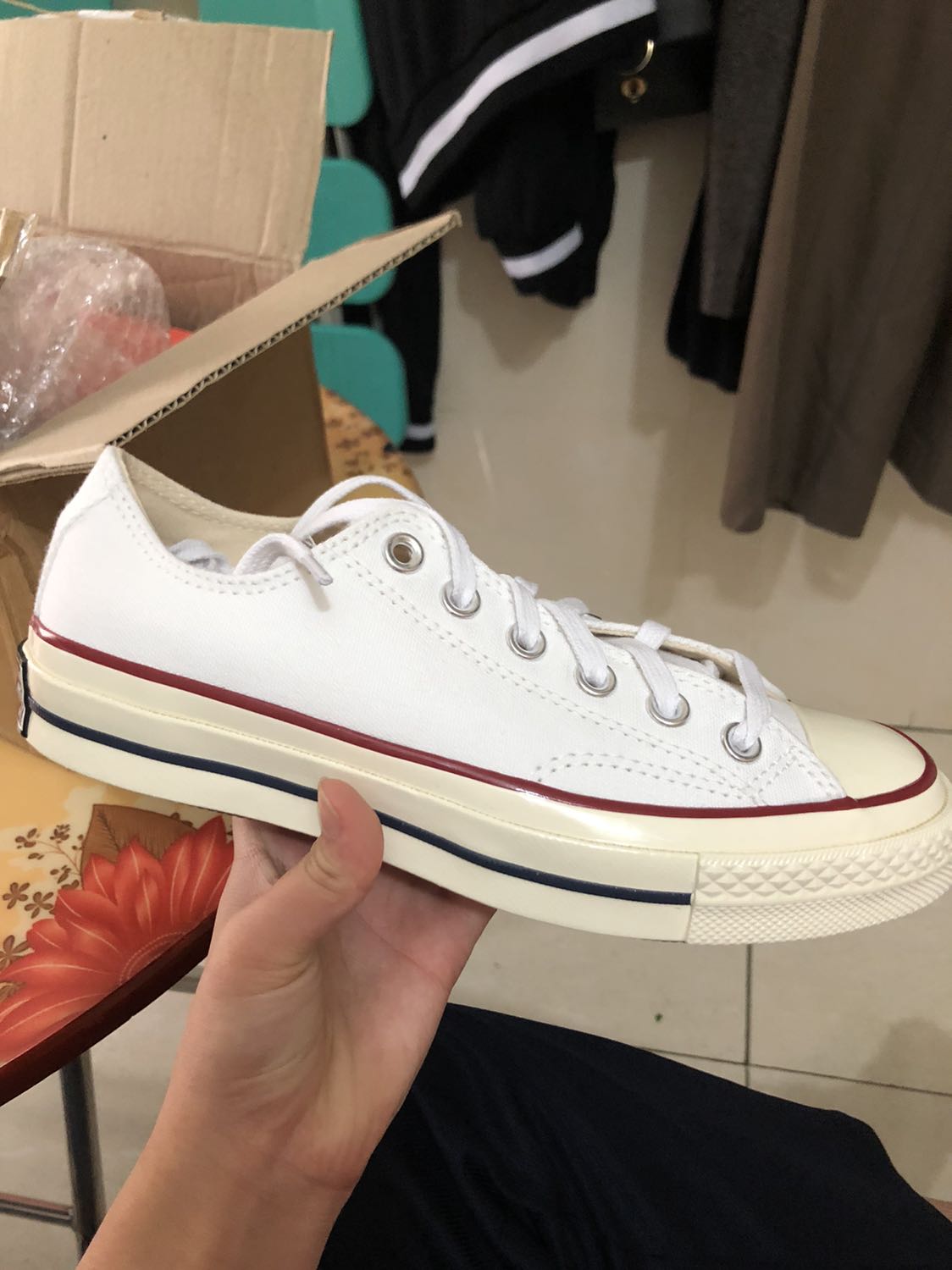 Giày đẹp nhó mng. Thấy sale nên hốt lẹ luôn Giày đẹp nhó mng. Thấy sale nên hốt lẹ luôn