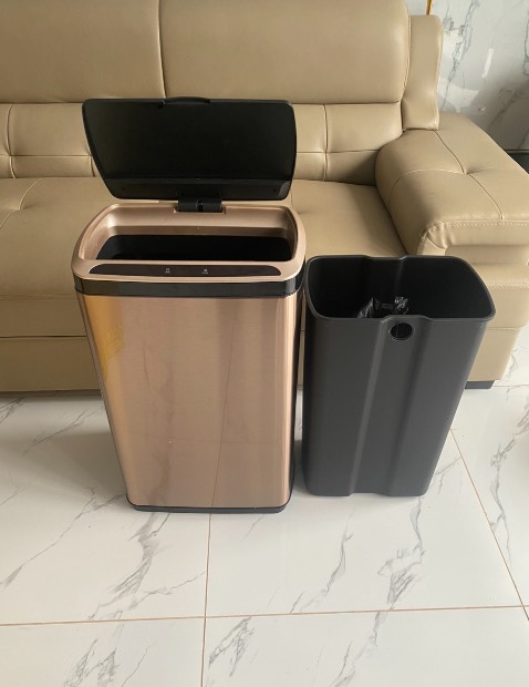 Sản phẩm tốt, nhìn chắc chắn, inox sáng bóng , giá cả hợp lý, shop tư vẫn rất nhiệt tình, cảm ứng và cảm biến rất nhạy, đã mua cái thứ 3 , rất hài lòng