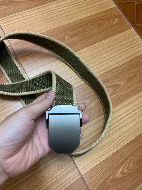 dây lưng rất đẹp shop nhé màu sắc ổn mặt khóa trơn đơn giản nhưng rất bóng và hợp thời trang. cảm ơn shop rất nhiều