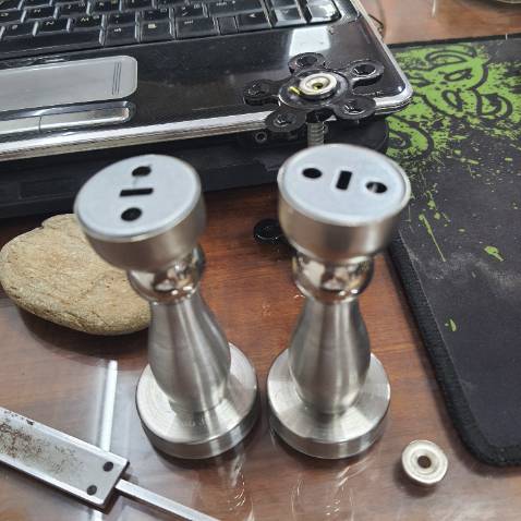 Chẳng có nam châm hít cửa mua về vứt đi không dùng được bán hàng *** *** đảo vậy.  Đề nghị tiki xem xét người bán hàng cho tôi