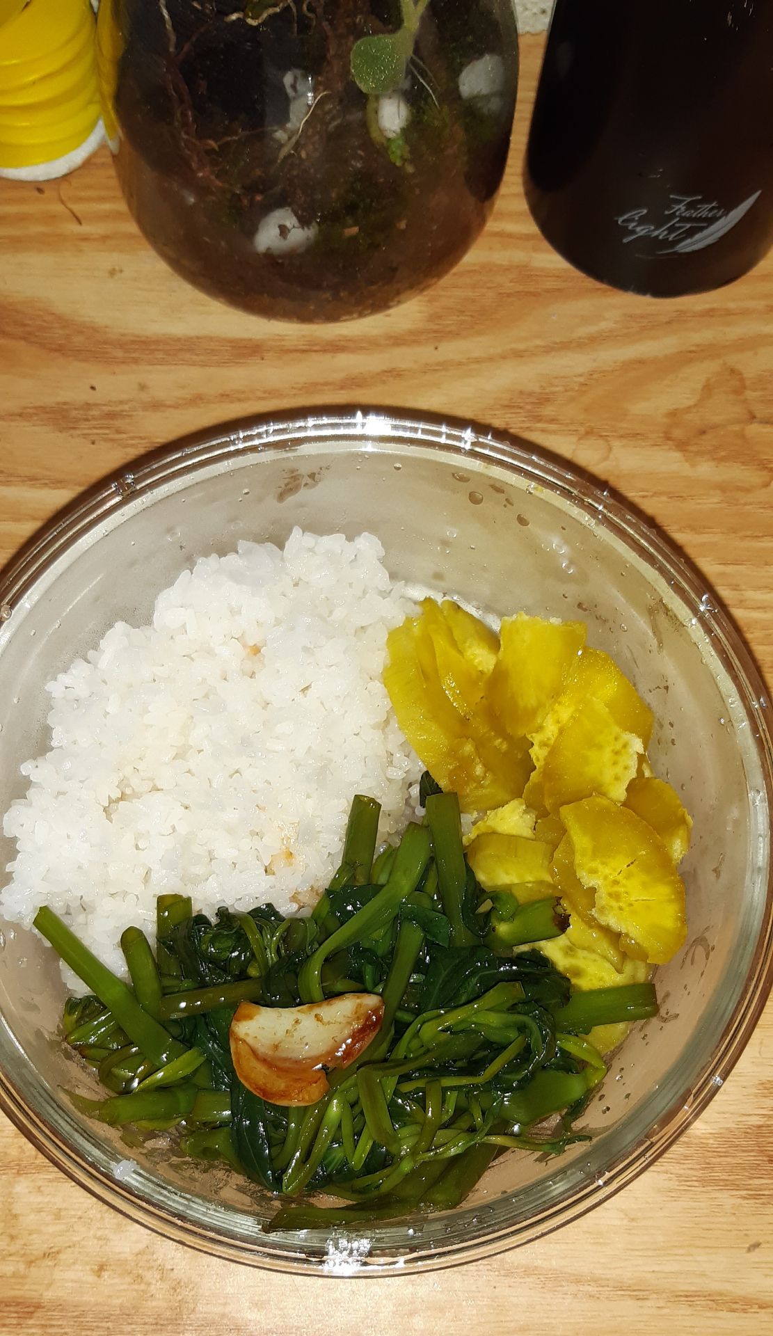 Mình đặt ST mà bên shop giao lộn loại khác. Khi đổi lại thì chờ hơn lâu. Ko có nồi nấu cơm nên phải ăn mì gói trừ cơm mấy ngày :))))
Nay nhận được nồi cái là bỏ gạo vô nấu ngay ?Cơm nhanh chín, hấp cũng nhanh chín. tại mình nấu ít gạo hay sao mà thấy có cơm cháy.
Giá thành rẻ, mẫu mã đẹp.