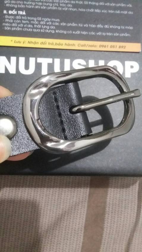 Shop giao thắt lưng bị móp đầu, hàng bị lỗi. Không cho xem hàng trước khi thanh toán