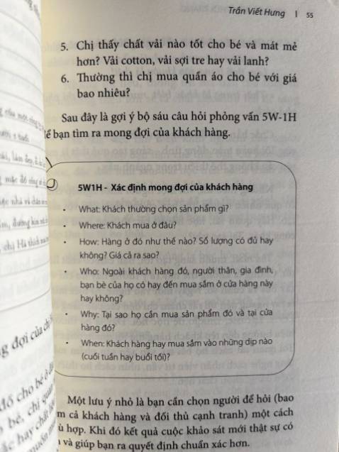 Cuốn sách đúng kiểu cầm tay chỉ việc cho người mới mở shop. Tất cả những nhiệm vụ như chọn khách hàng, chọn sản phẩm, quảng bá sản phẩm đều được tác giả đúc kết thành công thức, các bước cụ thể. Cách viết giản dị, một người không rành về kinh tế như mình đọc rất dễ tiếp thu.
