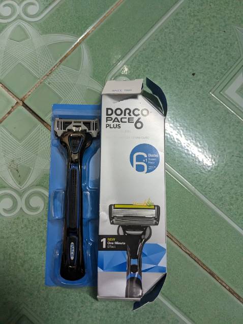 Này chỉ có 1 đầu thôi nha mn. Cái hộp bên cạnh là cái hộp không. Nó thiết kế ngta tưởng cái hộp đó đựng đầu lưỡi.