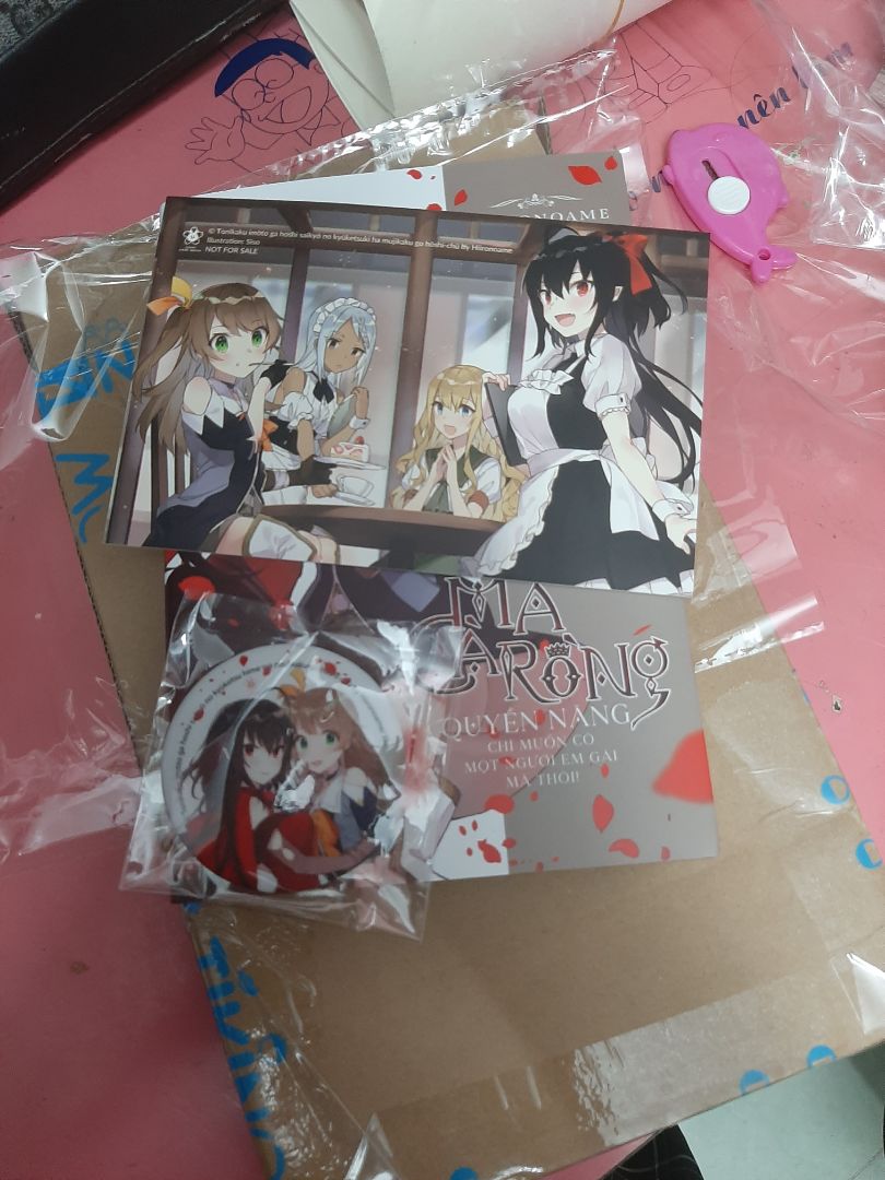 bìa: bede :)))
đóng gói cẩn thận hơn mấy lần giao hàng khác, có bị df bìa do huy hiệu đè vào
truyện rất đẹp và bede, xincamon :)))