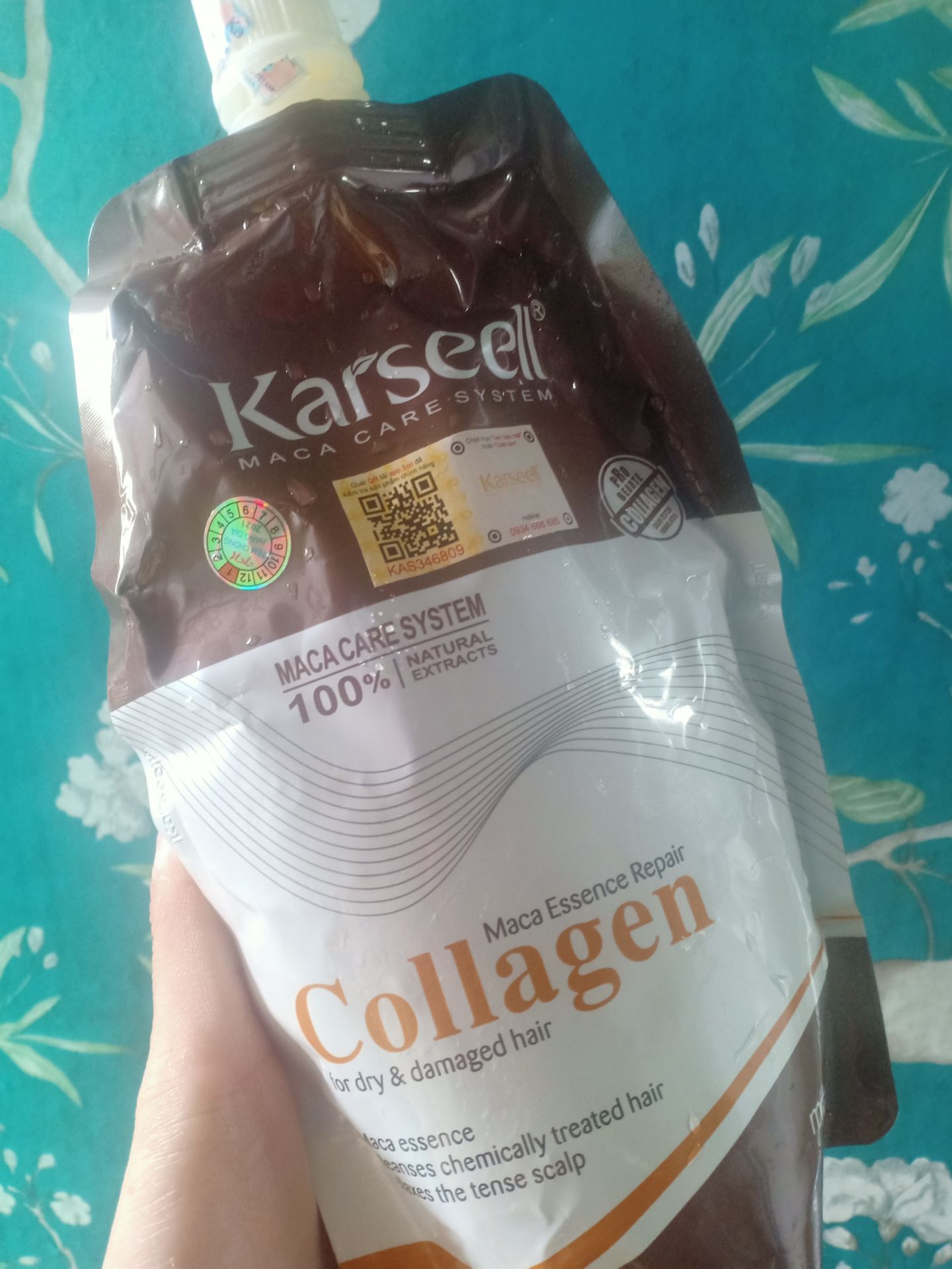Giao hàng cực nhanh, sp rất thơm, đóng gói kĩ càng, tem mác đầy đủ, date còn khá lâu tận 2024, mình ủ tóc đc 2 lần rất mềm mượt và thơm.