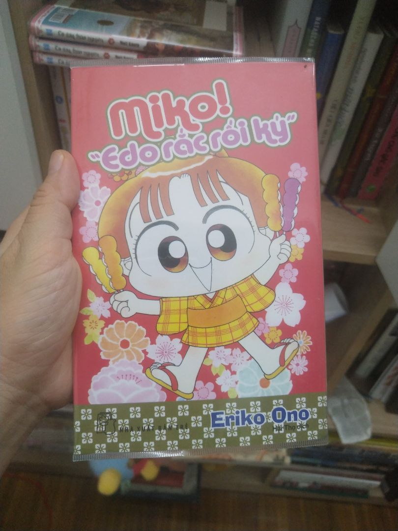 Cuốn này ngoài những ngoại truyện đã có trong những tập lẻ thì còn có thêm nữa đó mọi người. Đọc Miko lúc nào cũng sảng khoái, cười ha ha suốt thôi