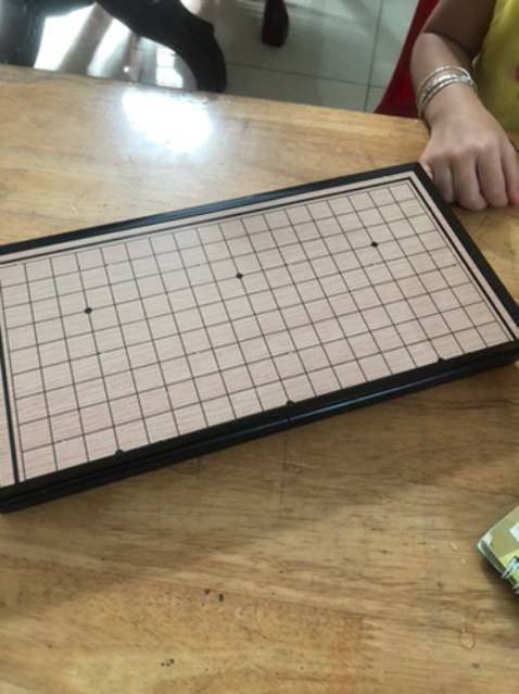 Đã mua lần trước và lần này mua thêm! Cả 2 loại đều rất ưng, cả tụi nhỏ vô cùng mê vì bàn là hộp luôn không bị rơi rớt ra ngoài, quân cờ đều màu, láng mịn, xịn xò kiki!! sp giá hạt dẻ chất lượng vượt trội. Thiết nghĩ shop sẽ còn phát triển thêm!

Ủng hộ shop 5 sao đây!!! SP đúng như mô tả